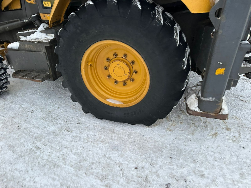 SDLG B877 Экскаватор-погрузчик HV Market