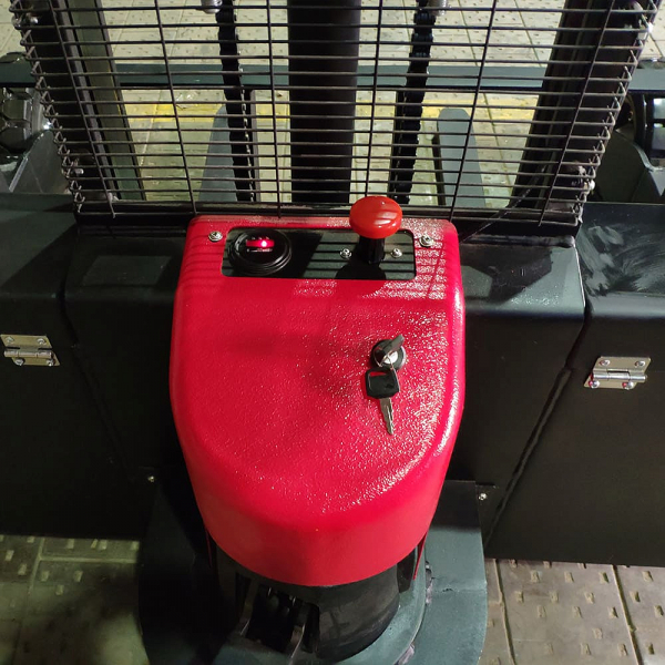 Самоходный штабелер для бездорожья AX1516RT OXLIFT 1600 мм 1500 кг